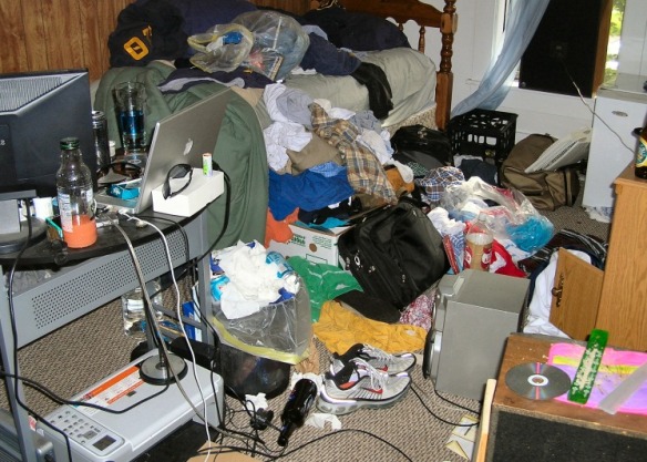 messy-dorm-room